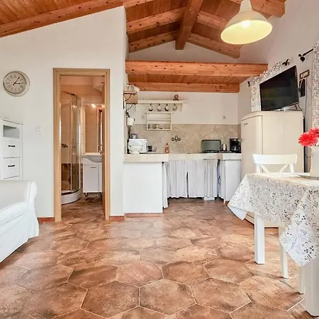 Marinela House アパート